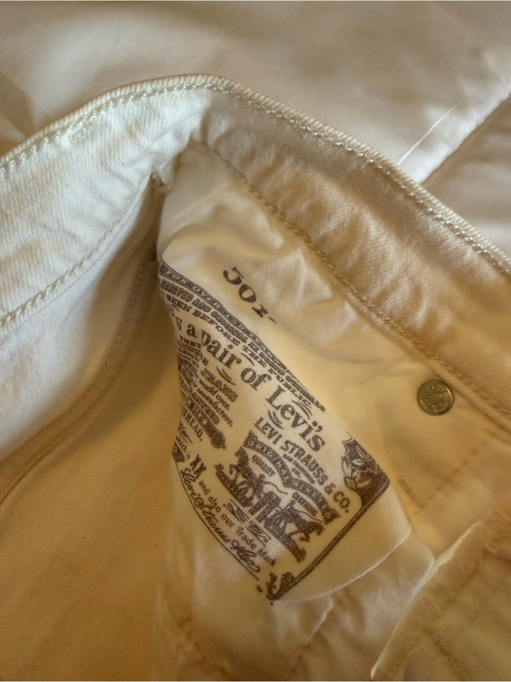Levi’s High-Rise White Denim Frayed Hem Women's Shorts - Picture 3 of 3